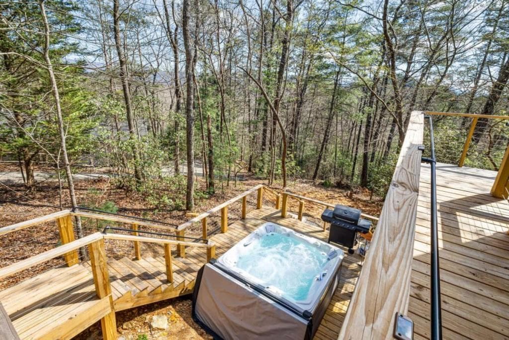 3 bedroom, 3 bathroom, 1,544 sq ft single family residence for sale at 206 Anderson Drive, Blue Ridge, GA 30513 — photo 4