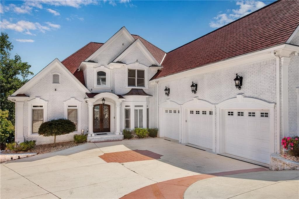 6 bedroom, 6 bathroom, 6,198 sq ft single family residence for sale at 6400 Lakeview Drive, Buford, GA 30518 — photo 3