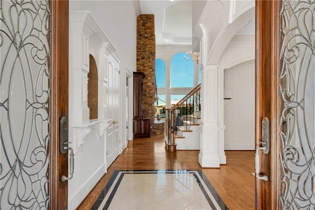 6 bedroom, 6 bathroom, 6,198 sq ft single family residence for sale at 6400 Lakeview Drive, Buford, GA 30518 — photo 4