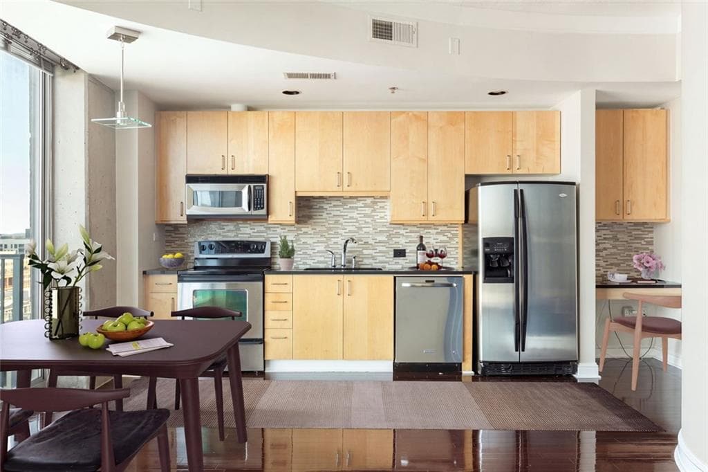 1 bedroom, 1 bathroom, 745 sq ft condominium for sale at 361 17th Street 1120, Atlanta, GA 30363 — photo 4