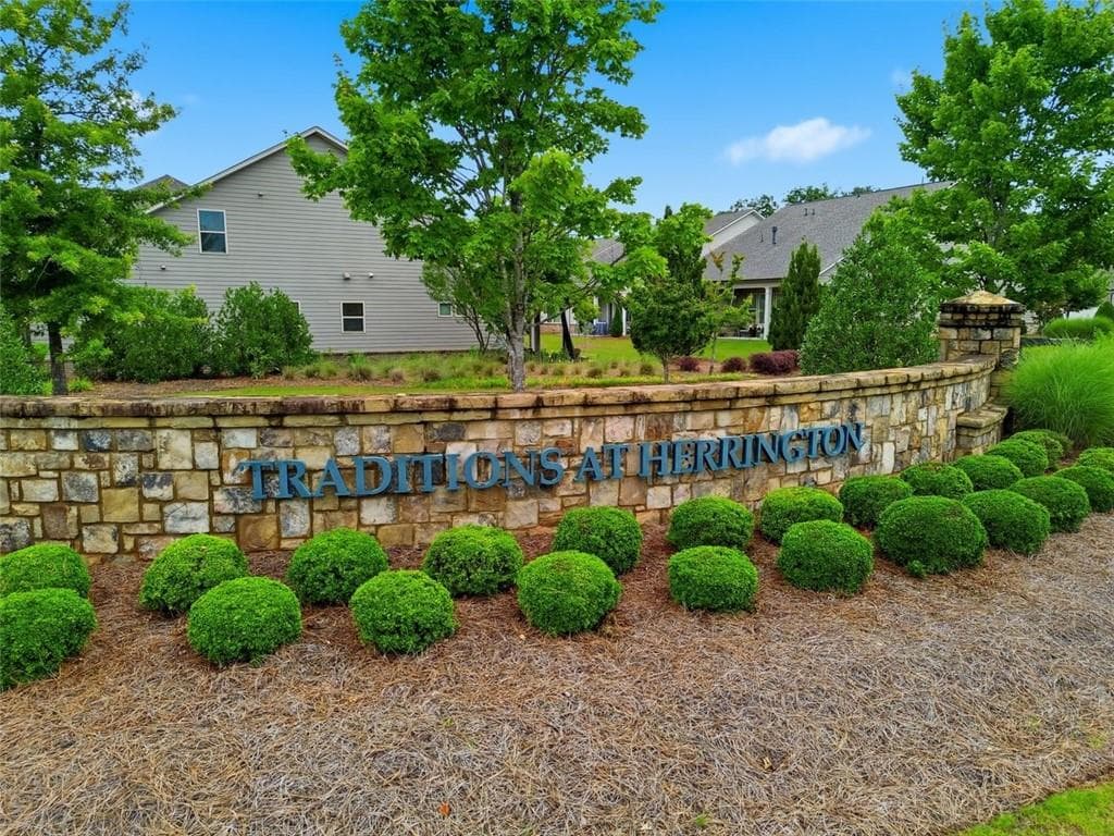 3 bedroom, 2 bathroom, 2,050 sq ft single family residence for sale at 3035 Steinbeck Street, Cumming, GA 30041 — photo 6