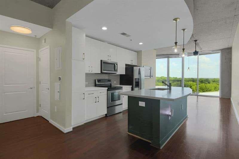 1 bedroom, 1 bathroom, 816 sq ft condominium for sale at 361 17th Street 910, Atlanta, GA 30363 — photo 2