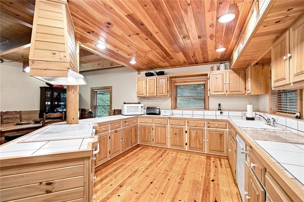 3 bedroom, 3 bathroom, 2,040 sq ft single family residence for sale at 48 Twin Creeks, Blue Ridge, GA 30513 — photo 7