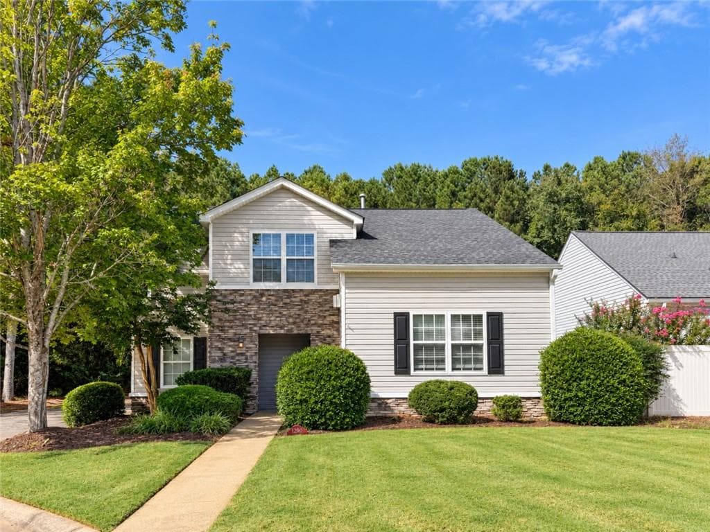 3 bedroom, 3 bathroom, 1,271 sq ft single family residence for rent at 1266 West Oaks Way, Woodstock, GA 30188 for $2,100 a month — photo 1 of 20