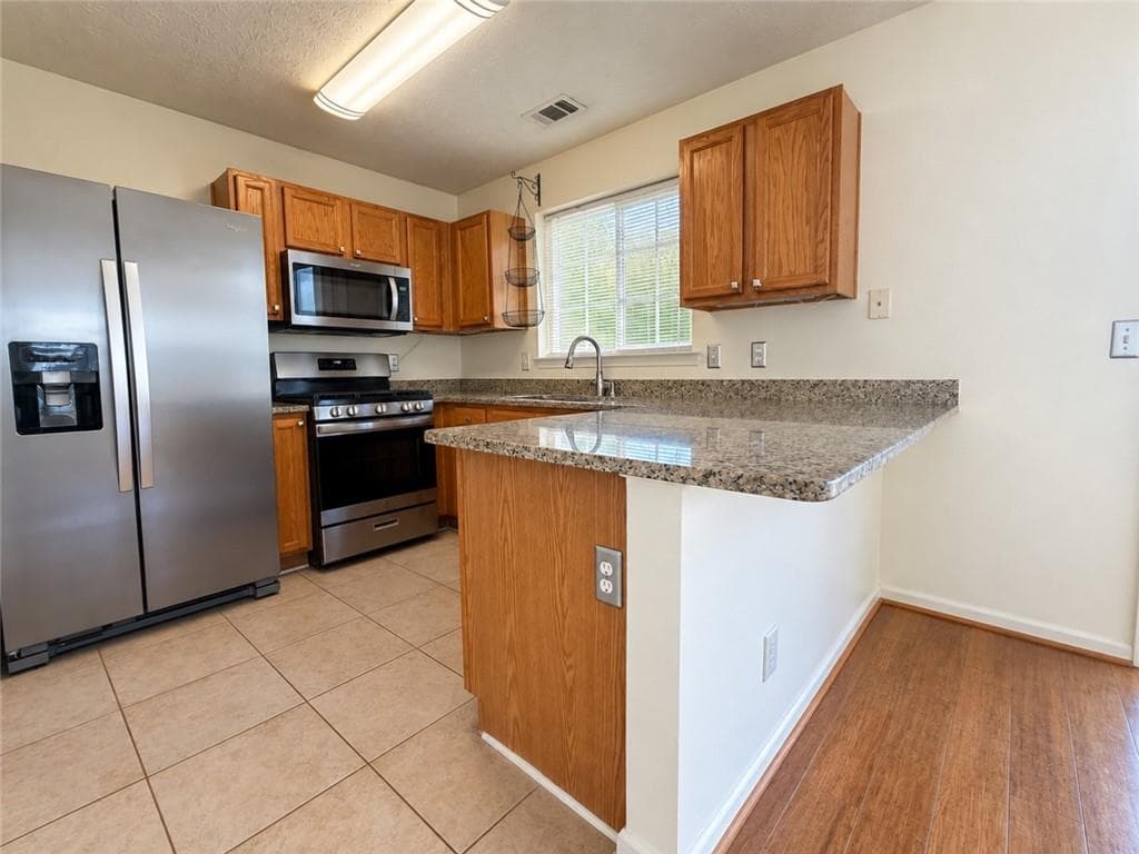 3 bedroom, 3 bathroom, 1,271 sq ft single family residence for rent at 1266 West Oaks Way, Woodstock, GA 30188 for $2,100 a month — photo 9