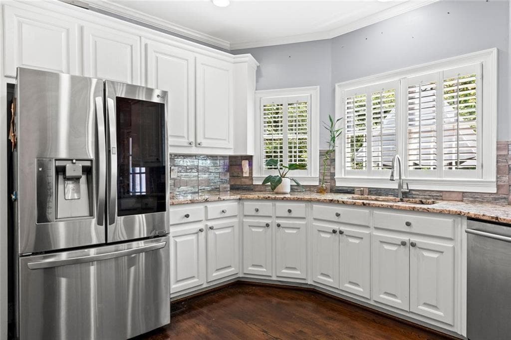 5 bedroom, 4 bathroom, 4,395 sq ft single family residence for sale at 5502 Oakwood Drive, Stone Mountain, GA 30087 — photo 9