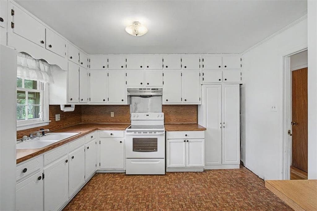 4 bedroom, 3 bathroom, 1,632 sq ft single family residence for sale at 5735 Burnt Hickory Road, Powder Springs, GA 30127 — photo 6