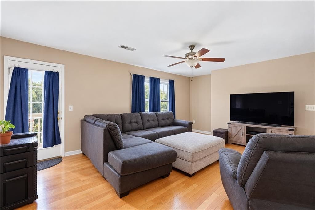 1 bedroom, 1 bathroom, 805 sq ft condominium for sale at 406 Waterford Drive, Calhoun, GA 30701 — photo 2