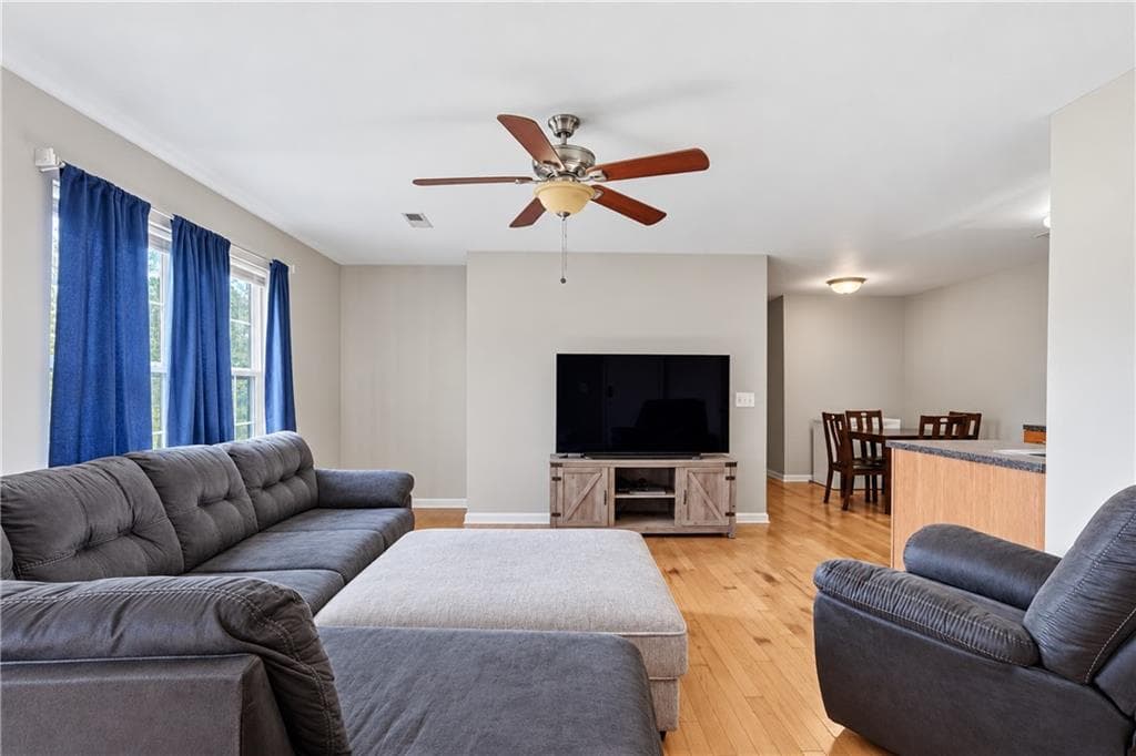 1 bedroom, 1 bathroom, 805 sq ft condominium for sale at 406 Waterford Drive, Calhoun, GA 30701 — photo 3
