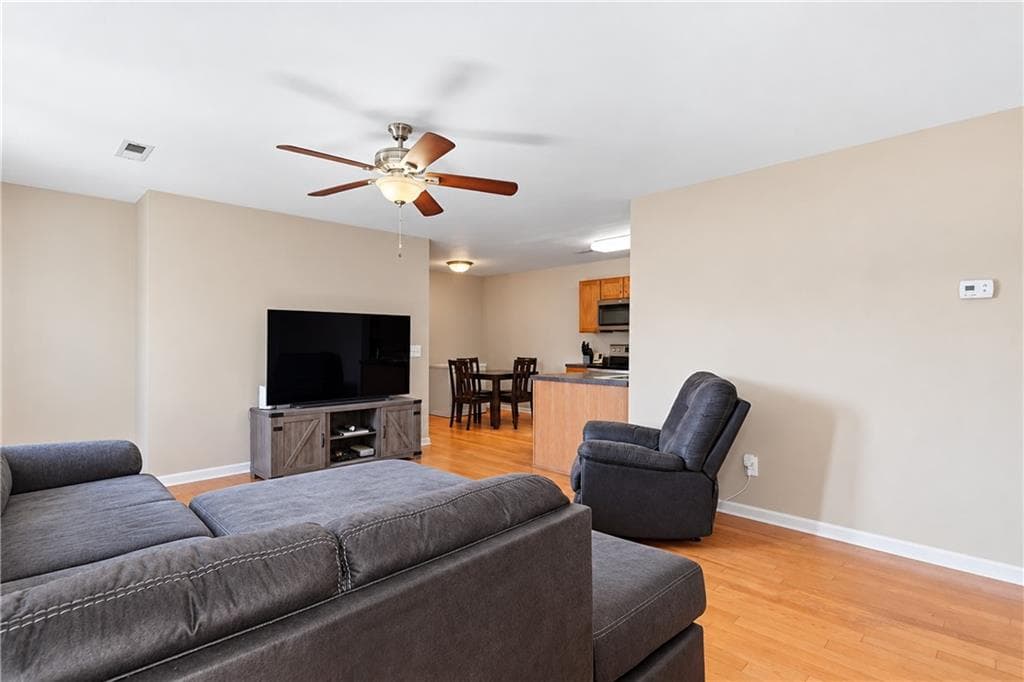 1 bedroom, 1 bathroom, 805 sq ft condominium for sale at 406 Waterford Drive, Calhoun, GA 30701 — photo 4
