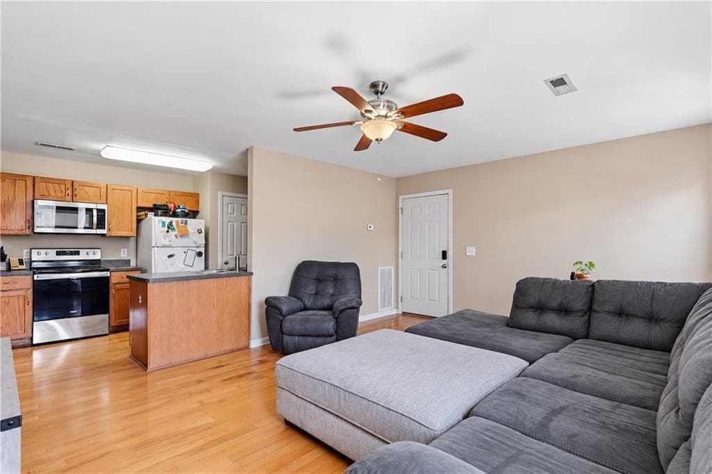 1 bedroom, 1 bathroom, 805 sq ft condominium for sale at 406 Waterford Drive, Calhoun, GA 30701 — photo 5