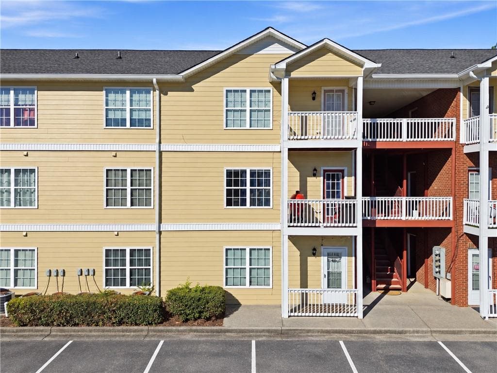 1 bedroom, 1 bathroom, 805 sq ft condominium for sale at 406 Waterford Drive, Calhoun, GA 30701