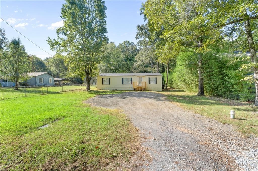 3 bedroom, 2 bathroom, 1,344 sq ft single family residence for sale at 79 Hennon Drive, Rome, GA 30165 — photo 2