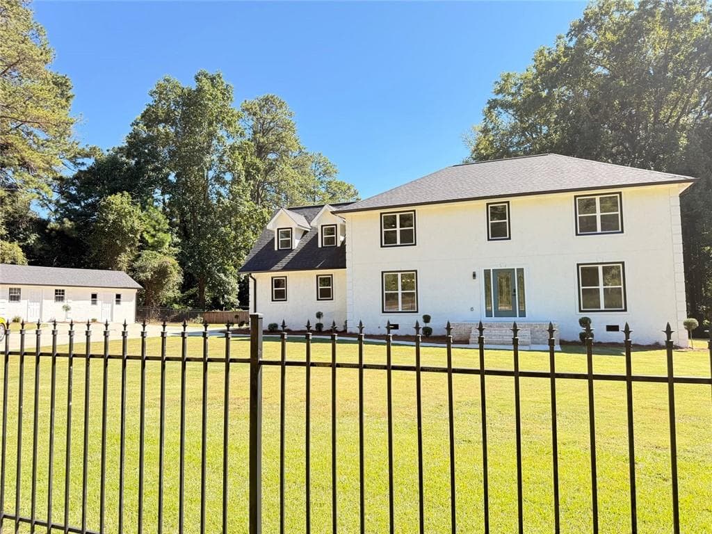 4 bedroom, 3 bathroom, 3,140 sq ft single family residence for sale at 2887 Lake Jodeco Road, Jonesboro, GA 30236 — photo 4