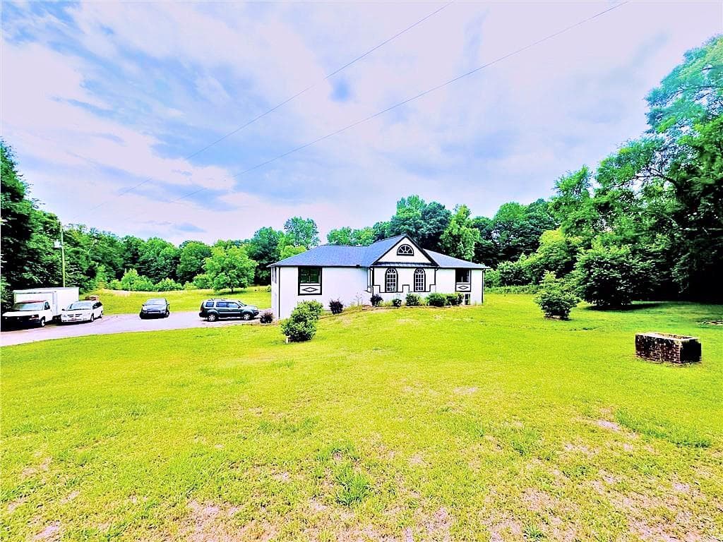 5 bedroom, 3 bathroom single family residence for sale at 6485 Highway 124, Hoschton, GA 30548 — photo 2