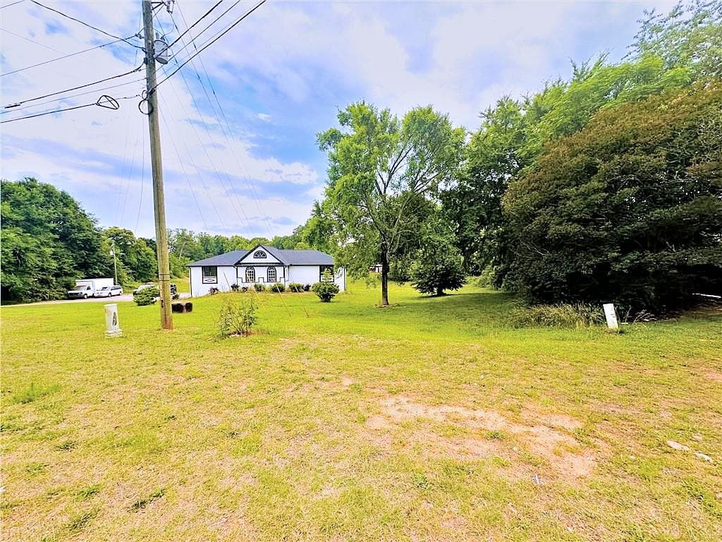 5 bedroom, 3 bathroom single family residence for sale at 6485 Highway 124, Hoschton, GA 30548 — photo 10