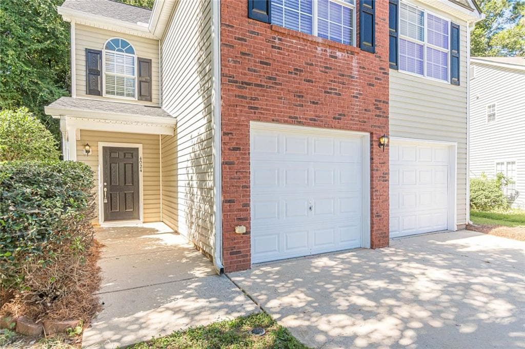 3 bedroom, 3 bathroom, 2,216 sq ft single family residence for sale at 4024 Angels Drive, Stockbridge, GA 30281 — photo 2