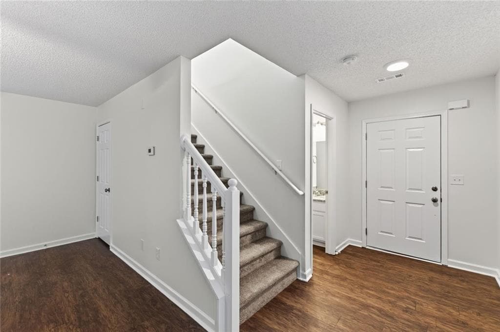 3 bedroom, 3 bathroom, 2,216 sq ft single family residence for sale at 4024 Angels Drive, Stockbridge, GA 30281 — photo 6