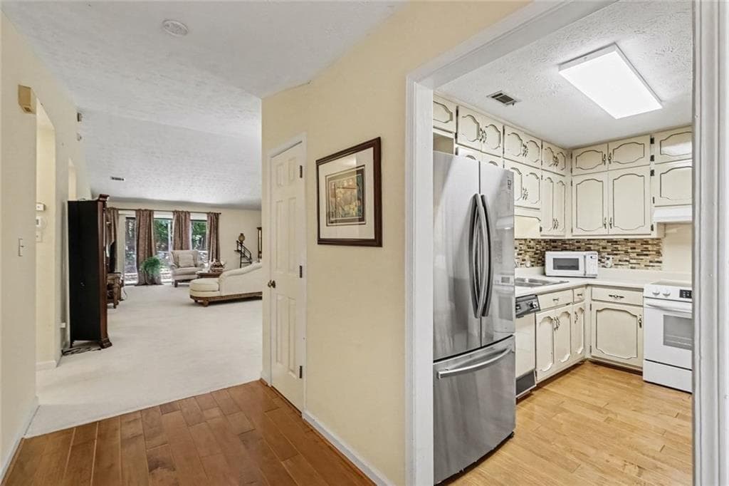 2 bedroom, 2 bathroom, 1,545 sq ft townhouse for sale at 7107 Forest Lane, Union City, GA 30291 — photo 9