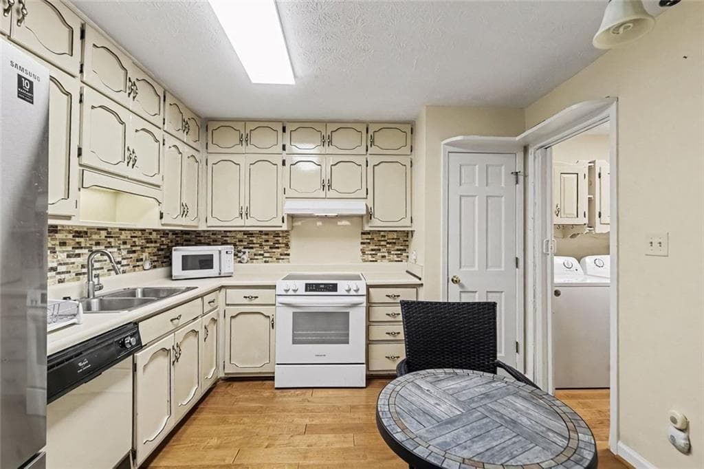 2 bedroom, 2 bathroom, 1,545 sq ft townhouse for sale at 7107 Forest Lane, Union City, GA 30291 — photo 10