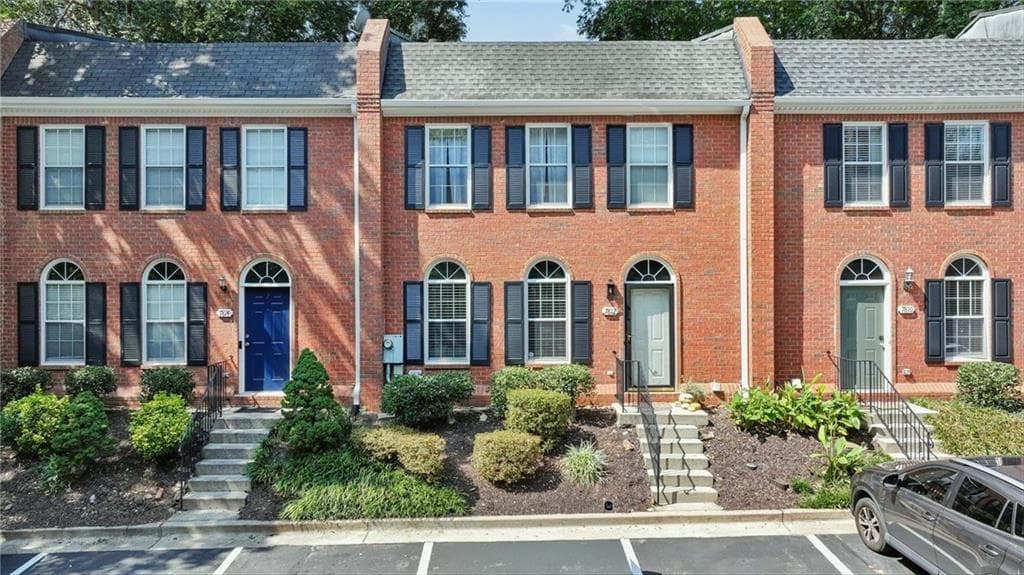 3 bedroom, 3 bathroom, 1,584 sq ft townhouse for sale at 7810 Saint Charles Square, Roswell, GA 30075