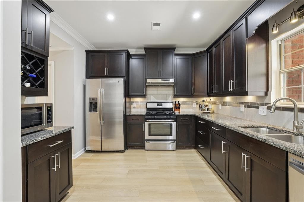 3 bedroom, 3 bathroom, 1,584 sq ft townhouse for sale at 7810 Saint Charles Square, Roswell, GA 30075 — photo 8