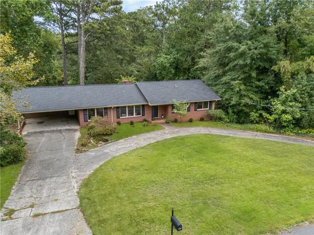 3 bedroom, 3 bathroom, 3,644 sq ft single family residence for sale at 2433 Kingscliff Drive, Atlanta, GA 30345 — photo 3