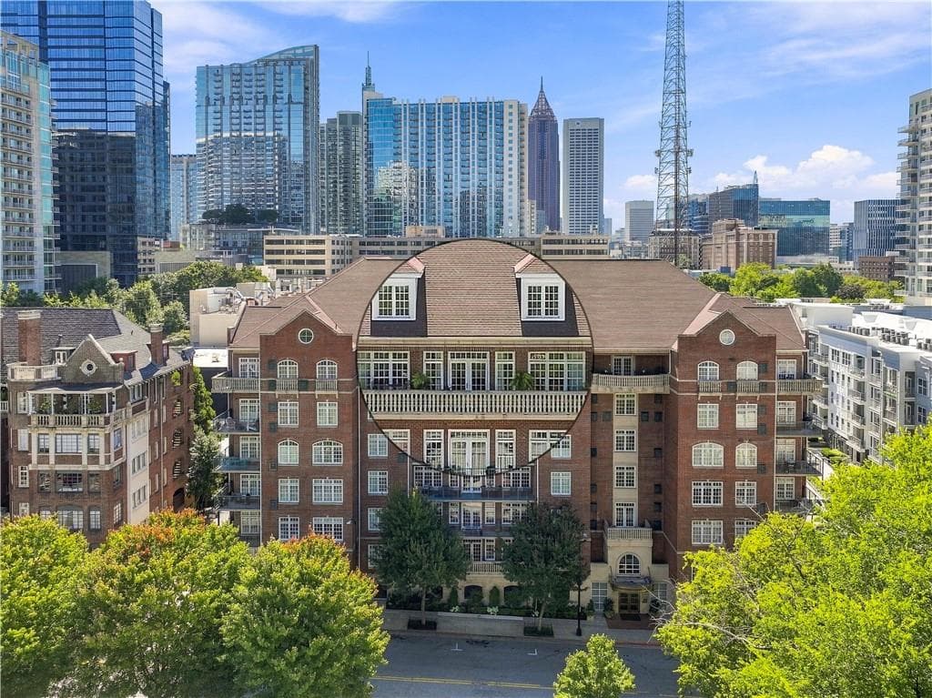 3 bedroom, 4 bathroom, 2,932 sq ft condominium for sale at 77 Peachtree Place 605, Atlanta, GA 30309