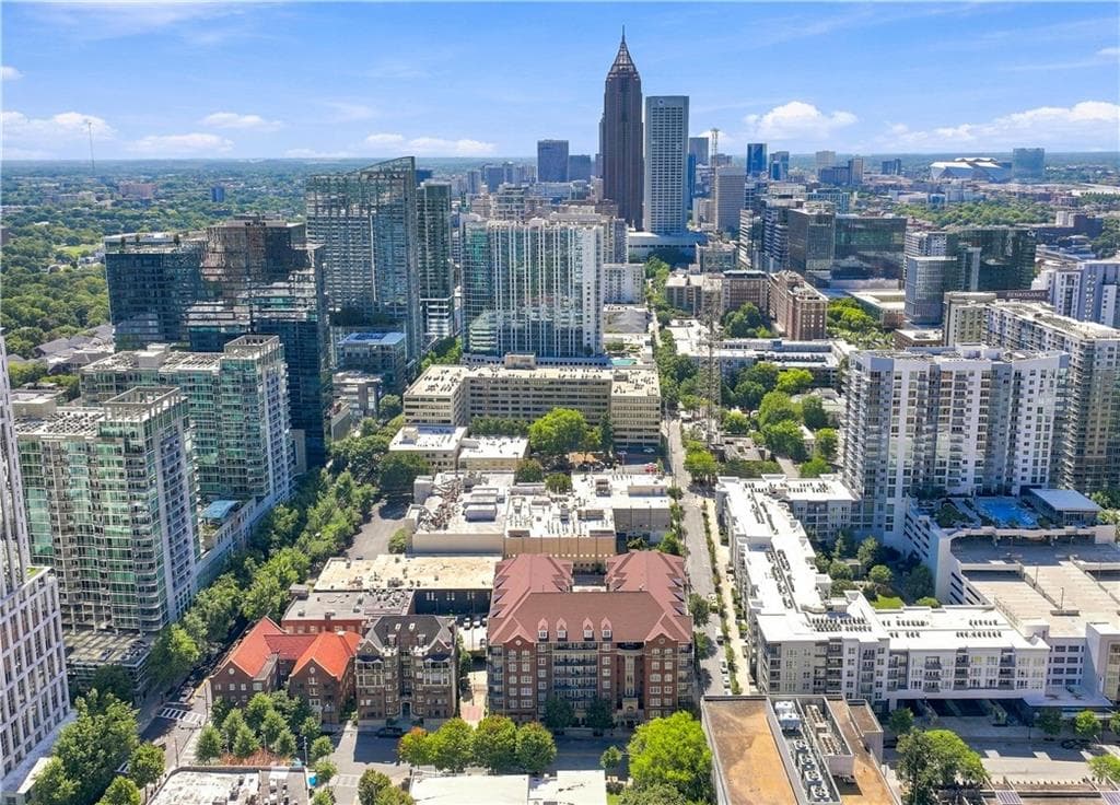 3 bedroom, 4 bathroom, 2,932 sq ft condominium for sale at 77 Peachtree Place 605, Atlanta, GA 30309 — photo 2