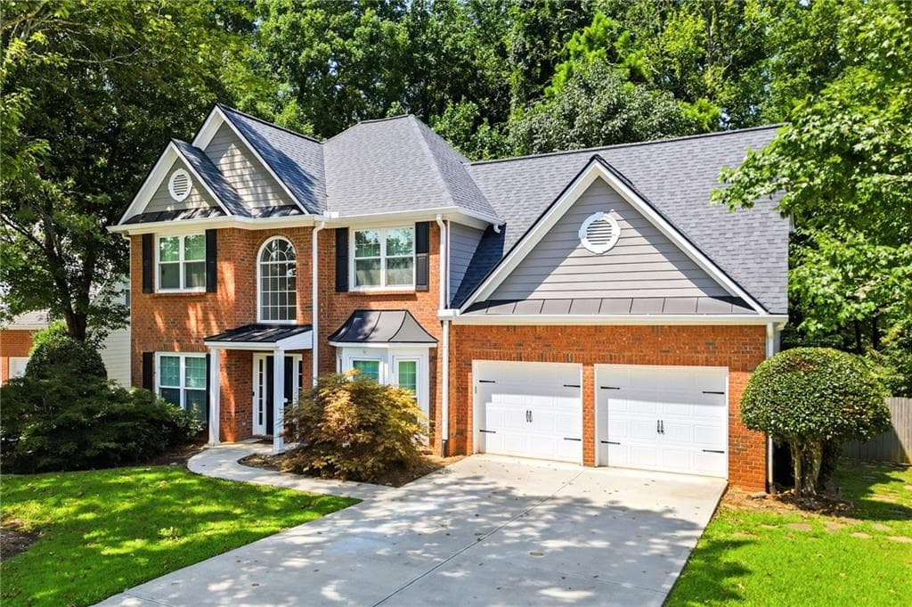 3 bedroom, 3 bathroom, 2,010 sq ft single family residence for sale at 575 Kingsport Drive, Roswell, GA 30076 — photo 3