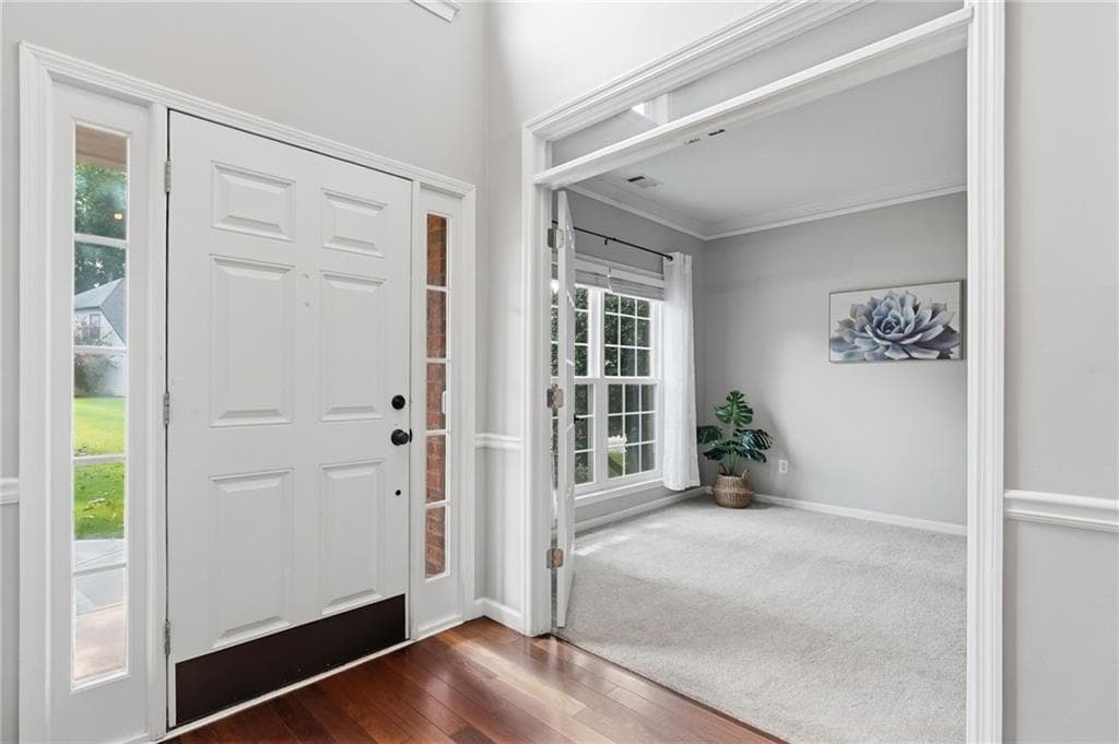3 bedroom, 3 bathroom, 2,010 sq ft single family residence for sale at 575 Kingsport Drive, Roswell, GA 30076 — photo 4