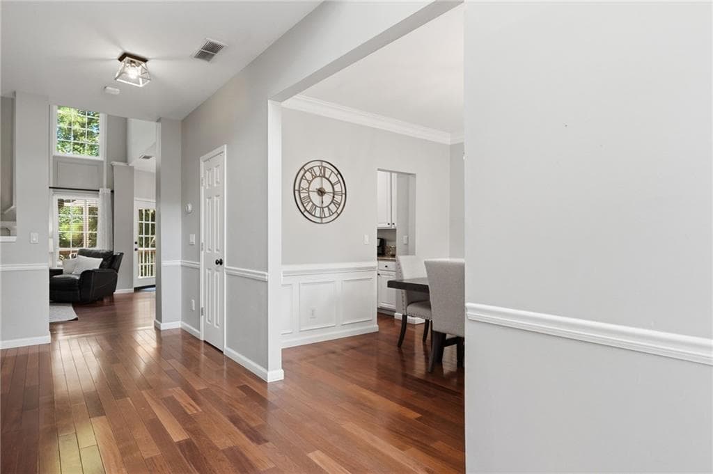 3 bedroom, 3 bathroom, 2,010 sq ft single family residence for sale at 575 Kingsport Drive, Roswell, GA 30076 — photo 7