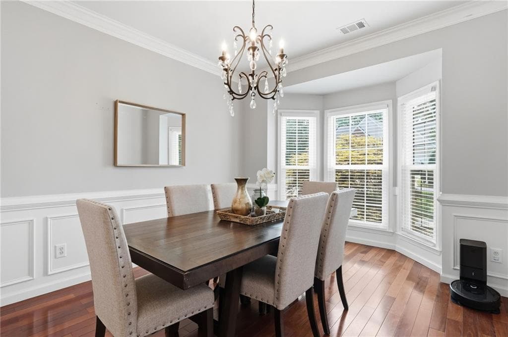 3 bedroom, 3 bathroom, 2,010 sq ft single family residence for sale at 575 Kingsport Drive, Roswell, GA 30076 — photo 8