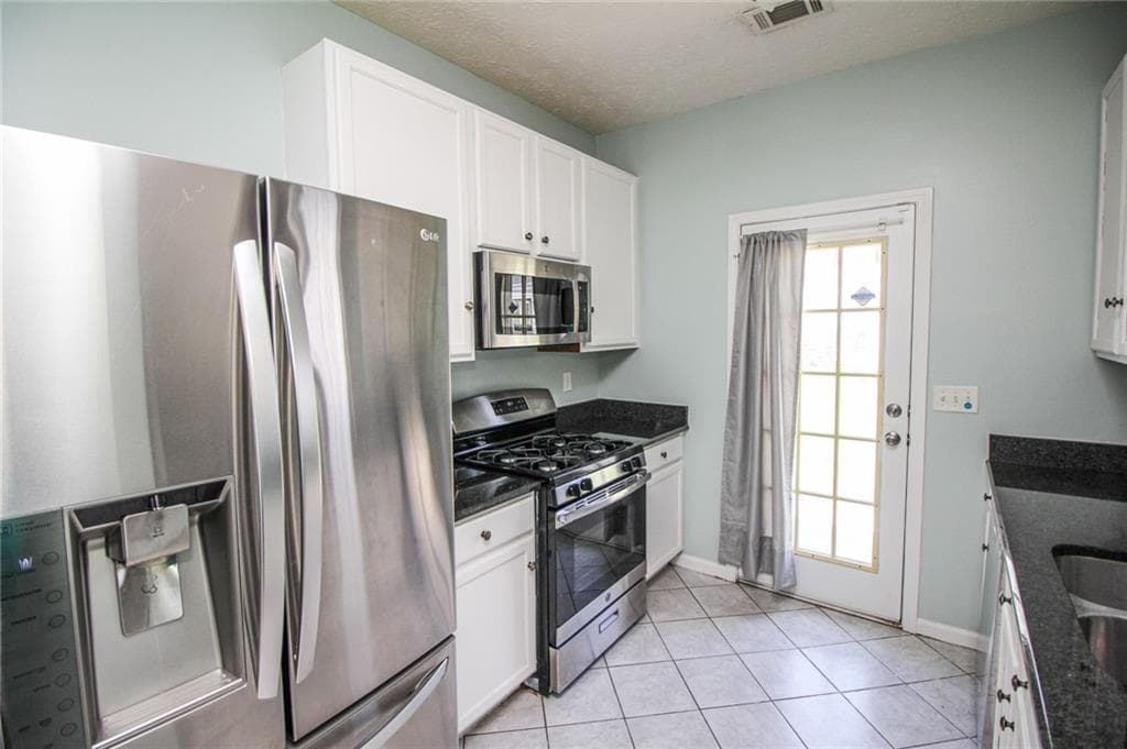 3 bedroom, 3 bathroom, 1,506 sq ft townhouse for rent at 6476 Portside Way, Flowery Branch, GA 30542 for $1,850 a month — photo 7