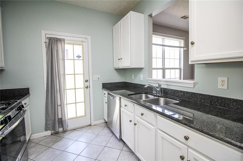 3 bedroom, 3 bathroom, 1,506 sq ft townhouse for rent at 6476 Portside Way, Flowery Branch, GA 30542 for $1,850 a month — photo 8