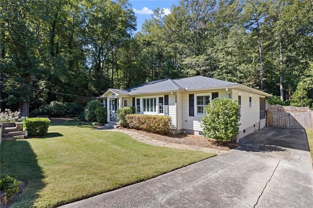 3 bedroom, 2 bathroom, 1,744 sq ft single family residence for sale at 184 Rambo Place, Marietta, GA 30064 — photo 2