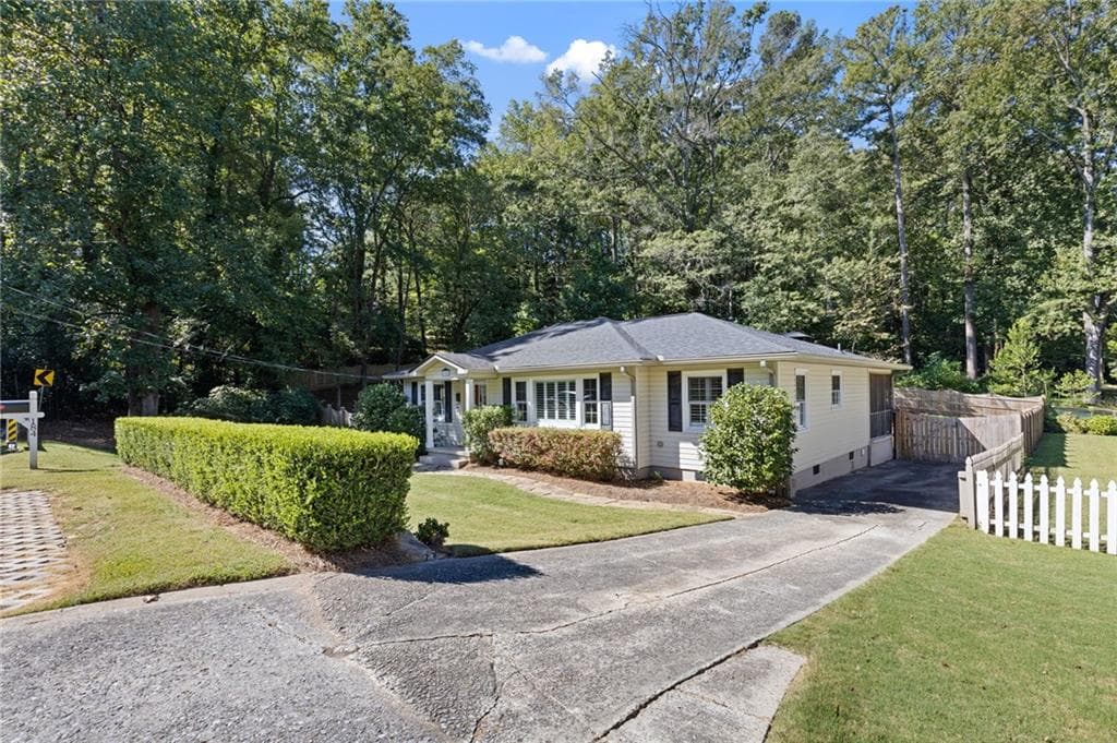 3 bedroom, 2 bathroom, 1,744 sq ft single family residence for sale at 184 Rambo Place, Marietta, GA 30064 — photo 3