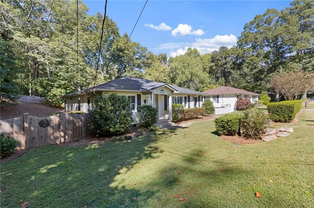 3 bedroom, 2 bathroom, 1,744 sq ft single family residence for sale at 184 Rambo Place, Marietta, GA 30064 — photo 4