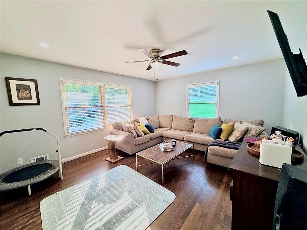 4 bedroom, 2 bathroom, 1,843 sq ft single family residence for sale at 4992 Green Oak Drive, Lilburn, GA 30047 — photo 9
