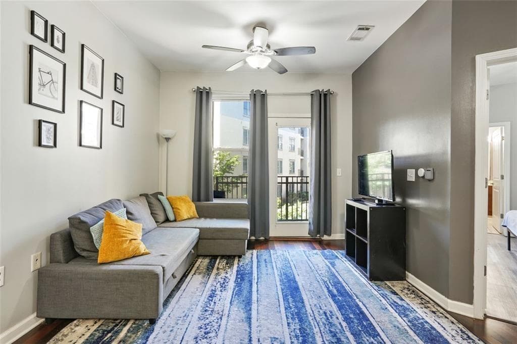 2 bedroom, 2 bathroom, 991 sq ft condominium for sale at 870 MAYSON TURNER Road 1127, Atlanta, GA 30314 — photo 3