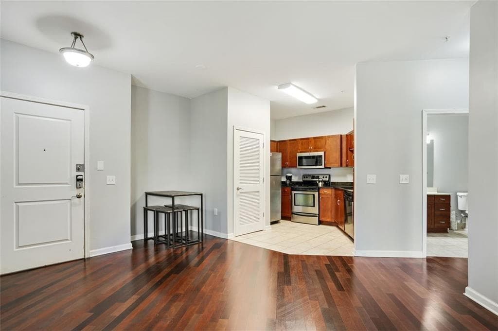 2 bedroom, 2 bathroom, 991 sq ft condominium for sale at 870 MAYSON TURNER Road 1127, Atlanta, GA 30314 — photo 6