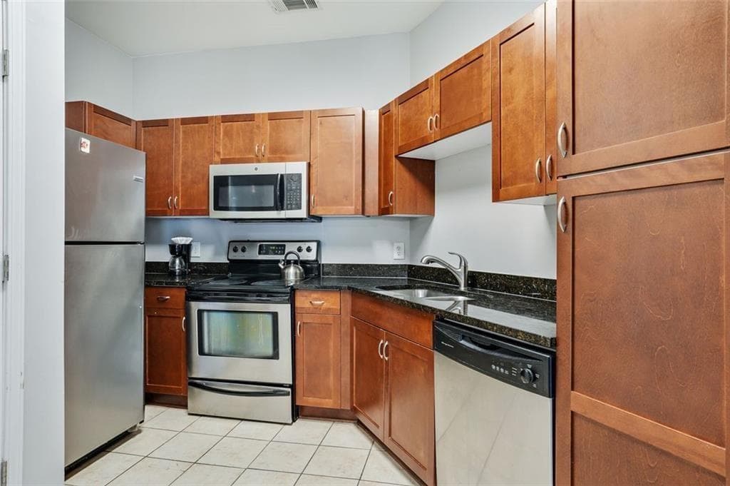 2 bedroom, 2 bathroom, 991 sq ft condominium for sale at 870 MAYSON TURNER Road 1127, Atlanta, GA 30314 — photo 7