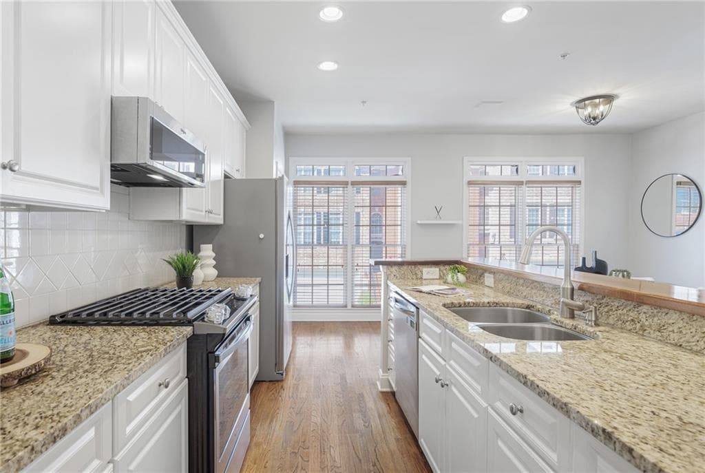 3 bedroom, 4 bathroom, 2,568 sq ft townhouse for sale at 2144 Briarwood Bluff, Atlanta, GA 30319 — photo 5
