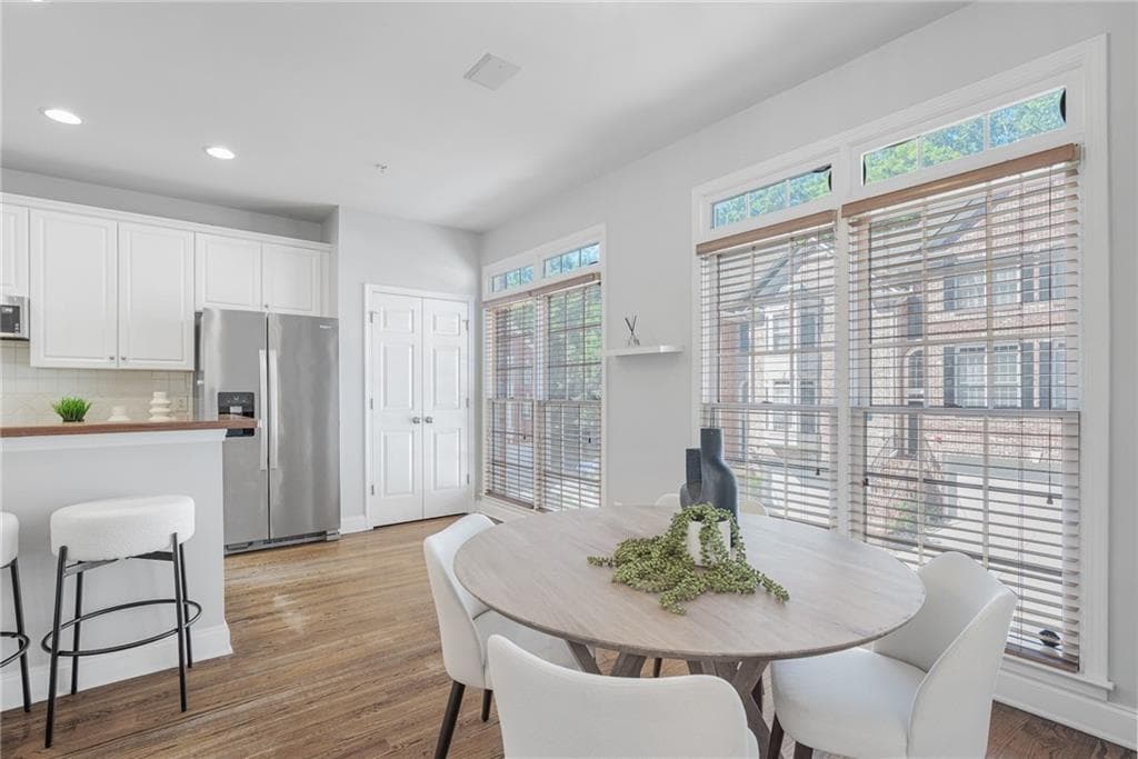 3 bedroom, 4 bathroom, 2,568 sq ft townhouse for sale at 2144 Briarwood Bluff, Atlanta, GA 30319 — photo 6