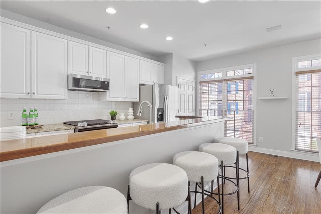 3 bedroom, 4 bathroom, 2,568 sq ft townhouse for sale at 2144 Briarwood Bluff, Atlanta, GA 30319 — photo 3