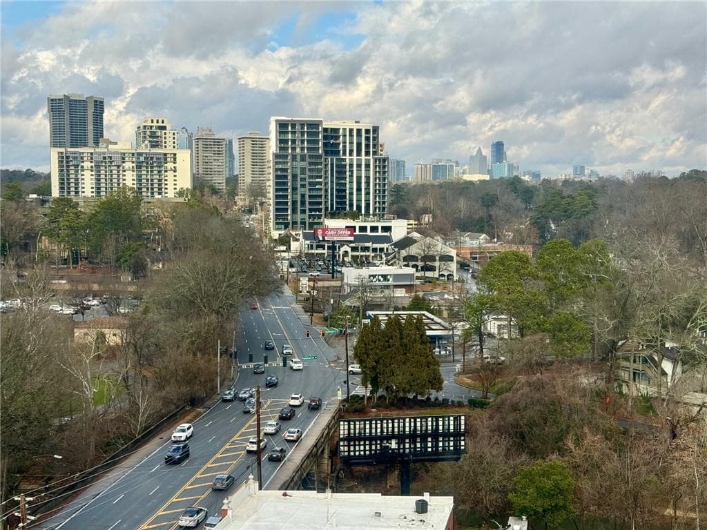 1 bedroom, 1 bathroom, 667 sq ft condominium for sale at 2285 Peachtree Road 1101, Atlanta, GA 30309 — photo 3