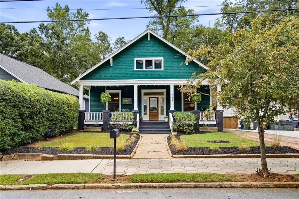 3 bedroom, 2 bathroom, 2,153 sq ft single family residence for sale at 762 Elbert Street, Atlanta, GA 30310 — photo 2