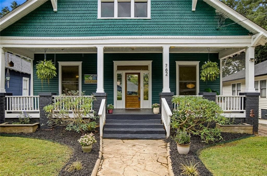 3 bedroom, 2 bathroom, 2,153 sq ft single family residence for sale at 762 Elbert Street, Atlanta, GA 30310 — photo 4