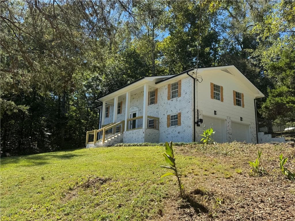 4 bedroom, 3 bathroom, 2,049 sq ft single family residence for sale at 4004 Pinewood Drive, Dalton, GA 30721 — photo 3