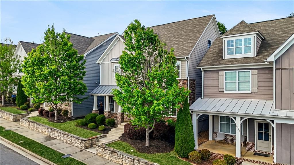 5 bedroom, 4 bathroom, 2,508 sq ft single family residence for sale at 2032 Stanfield Avenue, Atlanta, GA 30318 — photo 3